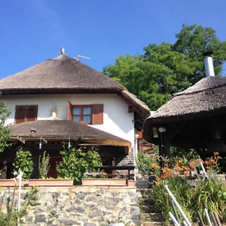 شقة Panorama Apartmanhaz