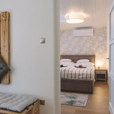 Panorama Apartmanhaz * باداتشونيتوماي